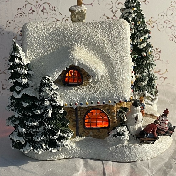 Thomas Kinkade Festive Holiday Village House -Lighted Sweet Heart Cottage III - Picture 4 of 13